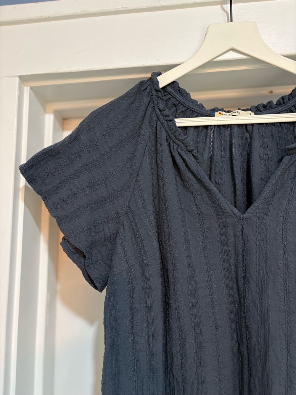 Marine Layer Lana Textured Cotton Navy Floral Split Neck Flutter Sleeve Top Sm - Picture 3 of 11